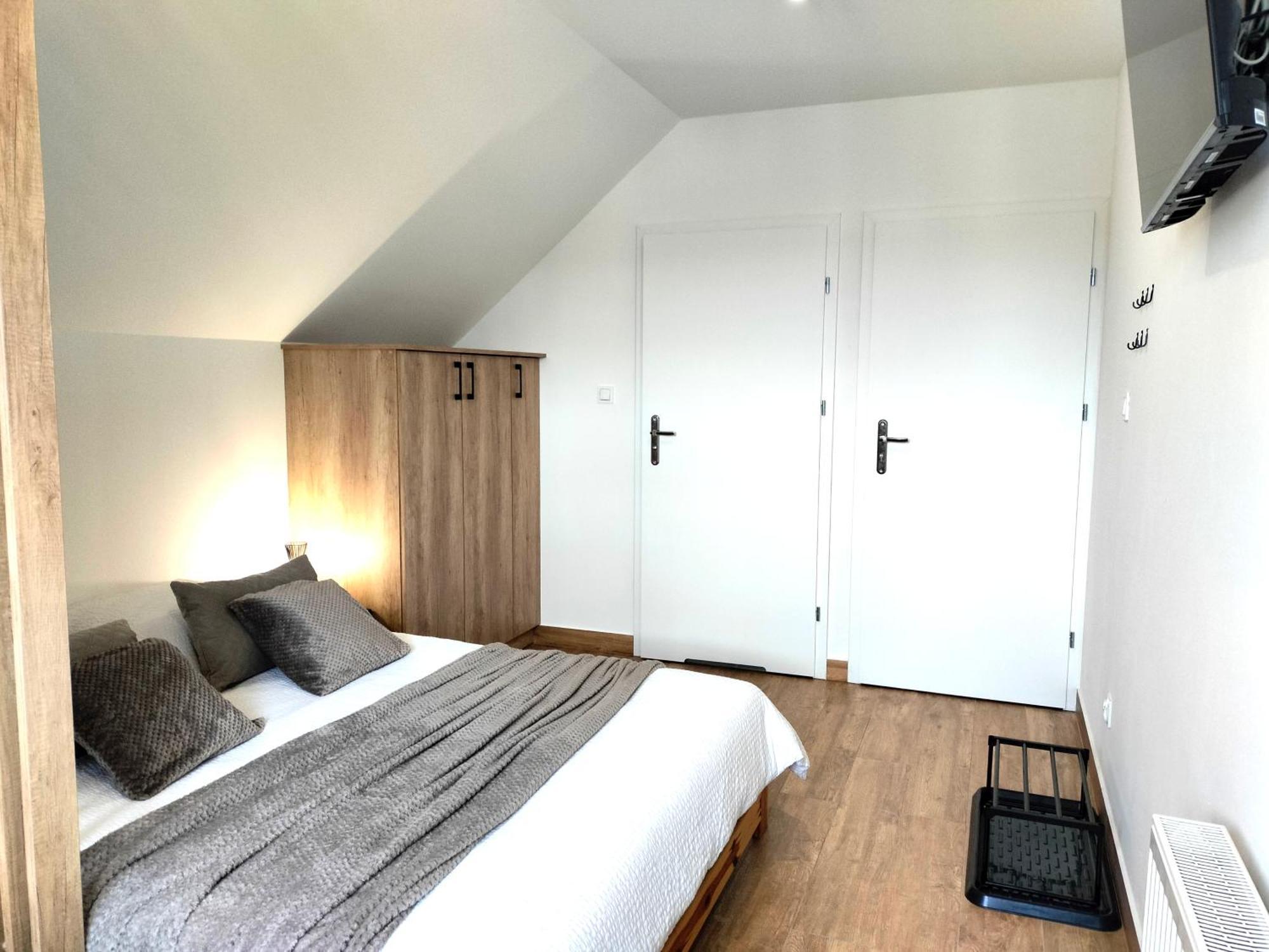Agroturystyka Jodlowa - Rodzinne Apartamenty W Centrum Gor Swietokrzyskich - Sala Zabaw, Zwierzeta, Bilard Krajno-Zagorze Kültér fotó